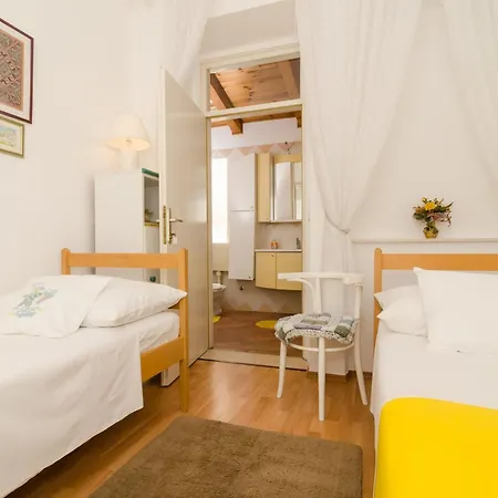 Gemma - Four Bedroom With Terrace And Swimming Pool Mlini