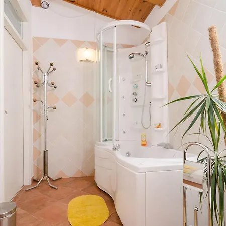 Gemma - Four Bedroom With Terrace And Swimming Pool *