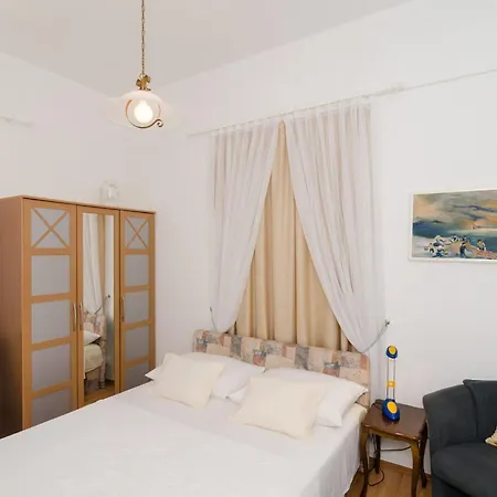 Gemma - Four Bedroom With Terrace And Swimming Pool Mlini