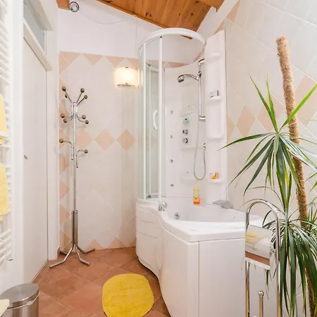 Villa Gemma - Four Bedroom With Terrace And Swimming Pool Mlini