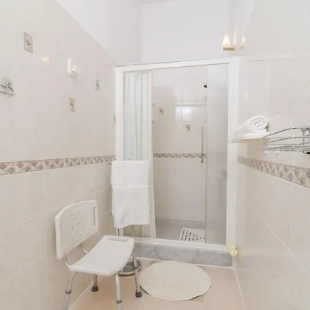 Gemma - Four Bedroom With Terrace And Swimming Pool *