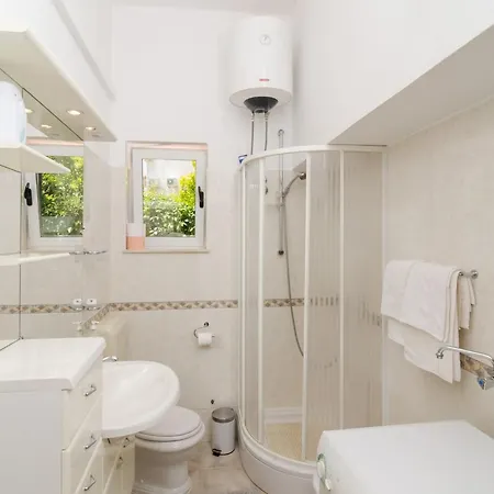 Gemma - Four Bedroom With Terrace And Swimming Pool Feriehus