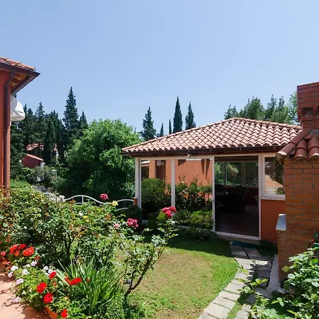 Gemma - Four Bedroom With Terrace And Swimming Pool *