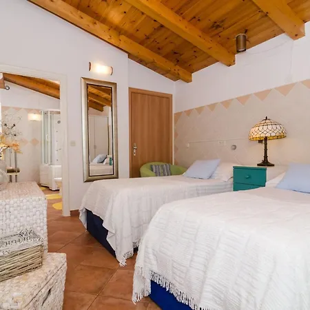 Feriehus Gemma - Four Bedroom With Terrace And Swimming Pool Mlini