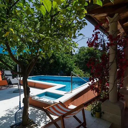 Gemma - Four Bedroom With Terrace And Swimming Pool *