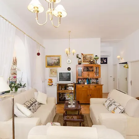 Feriehus Gemma - Four Bedroom With Terrace And Swimming Pool Mlini
