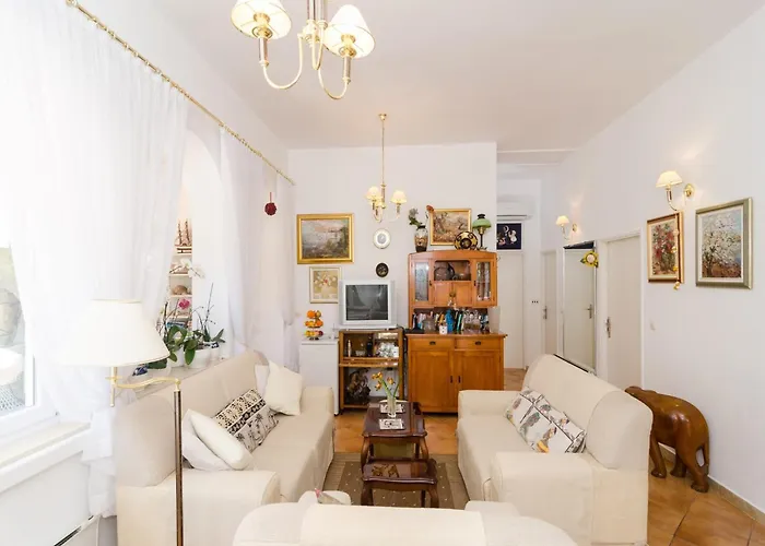 Gemma - Four Bedroom With Terrace And Swimming Pool Willa Mlini