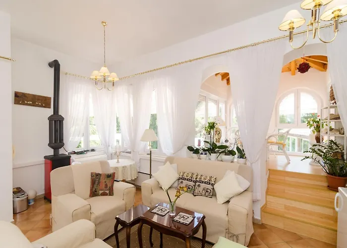 Gemma - Four Bedroom With Terrace And Swimming Pool