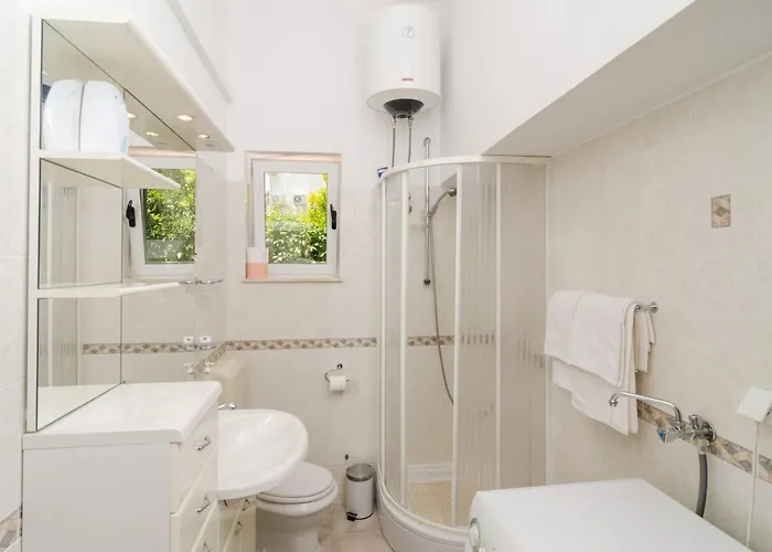 Gemma - Four Bedroom With Terrace And Swimming Pool Willa