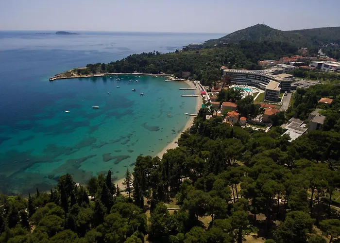 Gemma - Four Bedroom With Terrace And Swimming Pool