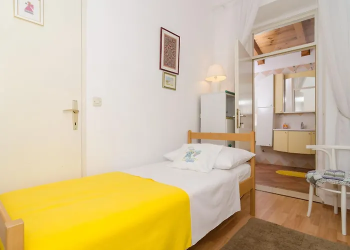 Gemma - Four Bedroom With Terrace And Swimming Pool Willa