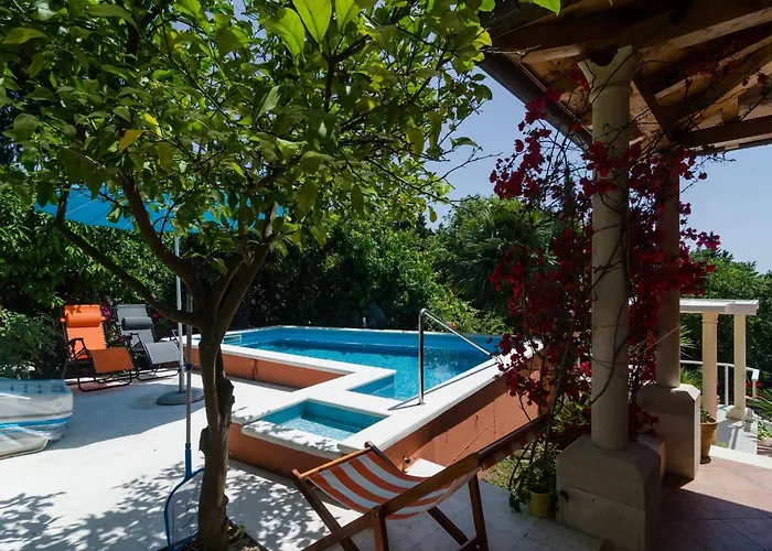 Gemma - Four Bedroom With Terrace And Swimming Pool *