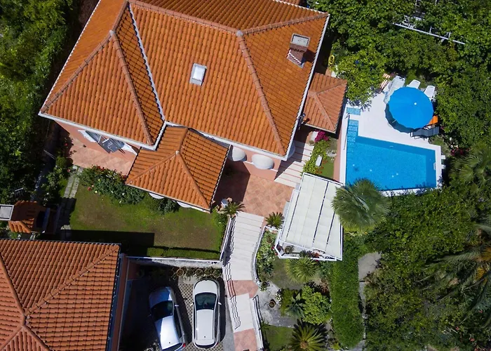 Gemma - Four Bedroom With Terrace And Swimming Pool