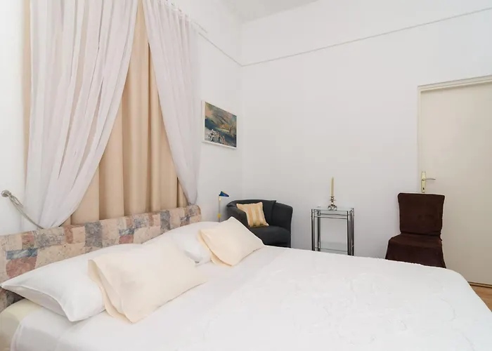 Gemma - Four Bedroom With Terrace And Swimming Pool Willa *