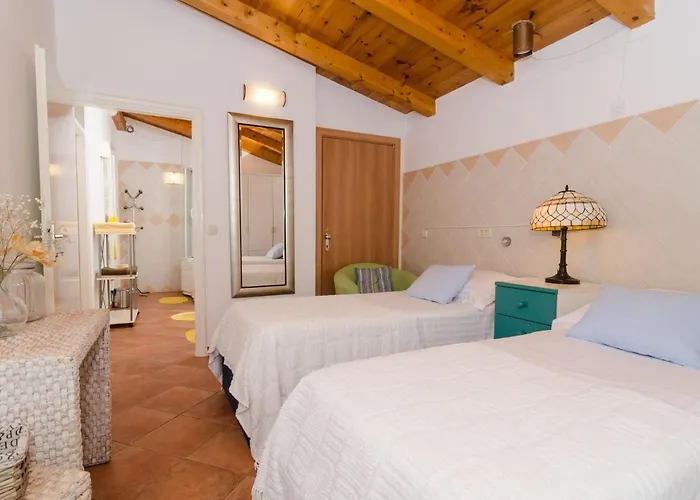 别墅 Gemma - Four Bedroom With Terrace And Swimming Pool