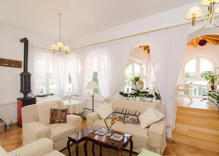 Gemma - Four Bedroom With Terrace And Swimming Pool